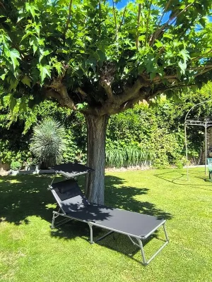 Vacation rental house in provence with jacuzzi (avignon) Hotels in Sarrians