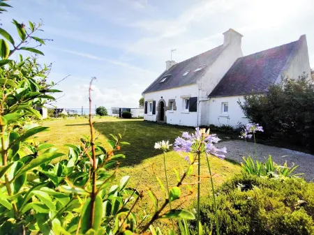 Brittany, Locquirec, vacation home 300m from the beach Отели в г. Локирк