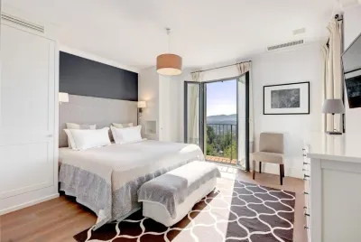 Near Valbonne, modern villa. One - or two family but with separate accommodation Colgan's Brewery 주변 호텔