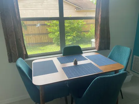 Charming 2-bedroom house with WiFi, AC in enchanting Daytona Beach Отели рядом с достопримечательностью «Lavender Fields Day Spa»