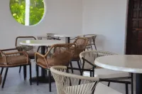 โรงแรม แอสตรา - พร้อมอาหารเช้า