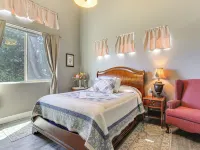 'Gorge Retreat' - Modern Carson Home w/ Mtn Views! Hotels in Carson