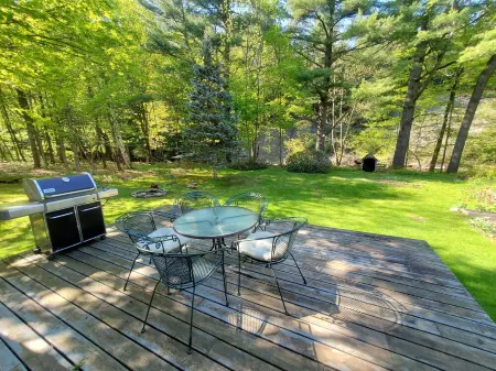 Entire Rustic Farmhouse minutes from Jay Peak