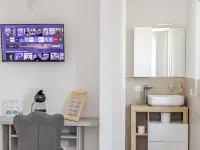 Bright double room with bathroom -no kitchen- 20 minutes from Milan self chek-in Hotels in Trezzano sul Naviglio