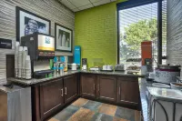 Hampton Inn Norfolk-Naval Base - Breakfast