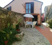 Typical Ligurian house on two floors with a beautiful view over Levanto valley