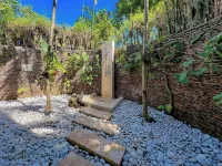 Lion Quay House, Fine Art & Luxury in the Caribbean's finest Exclusive Resort 酒店
