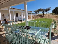 Serene 6-bedroom house with AC in Alandroal Hotels in Alandroal