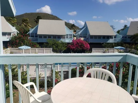 Tranquil 2-bedroom condo in Frigate Bay with AC, WiFi