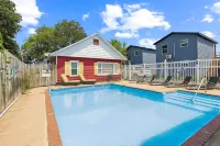 Dave's Last Resort Poolside - Long Stay Discount - Comforting Cabin 2 1 Bedroom Hotel Room Hotels in Union Township