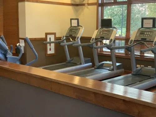 Spacious clean full apartment 20 min from downtown chicago Hotels in Westmont