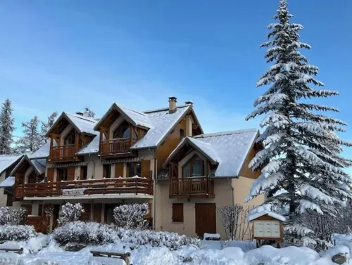 Charming duplex 4 to 6 persons Risoul 1850 Hotels in Risoul