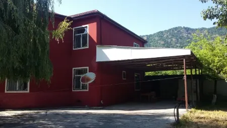 There are 4 bedrooms and 2 living rooms. Отели в г. Габала