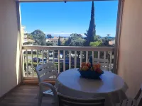 Charmant T2 avec Terrasse à Saint Aygulf - Idéal pour 3 personnes