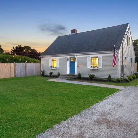 Brand New 5BR - Pool, Hot Tub, A/C – Walk to Beach, Main St Ferry - Sleeps 12