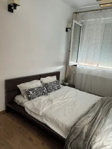 Charming 2-bedroom apartment with AC, WiFi in superb Arad Hotel di 