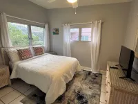 Perfect Island Getaway--amazing ocean views and refreshing pool at Coakley Bay!