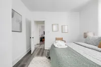 Charming 2-bedroom house with AC, WiFi in wonderful Richmond Các khách sạn gần The Museum of the Confederacy