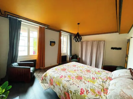 House Gite 9pers + access Château de la Tourlandry ( Park & wellness area)