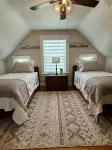 Charming 3-bedroom farmhouse with AC, WiFi in quaint Austinburg