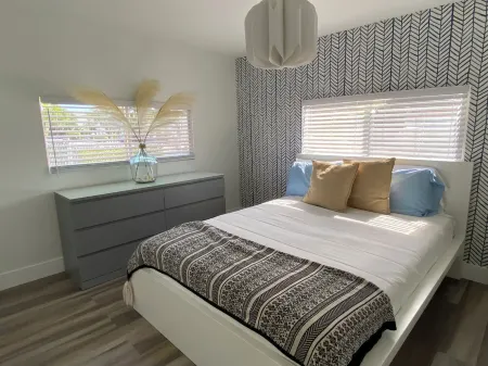 Beautiful Tavernier vacation home canal front Отели в г. Тавернье