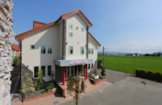 Petit Hotel Blaneneige Hoteles en Nakafurano