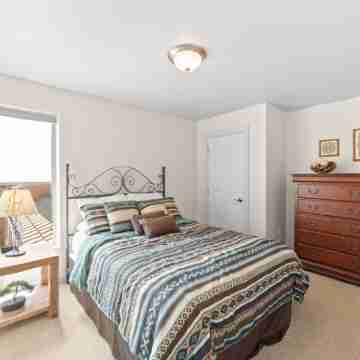 Slick Rock Sanctuary-Charming 3-bedroom 2 1/2 bath townhome. Master on Main Rooms