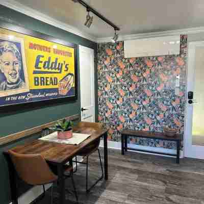 Shaffer's Flat - Stay and play IN downtown Bend! Others