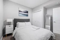 Modern & Cozy 1 Bedroom Suite in SouthWest Calgary - Free Parking + Fast Wifi
