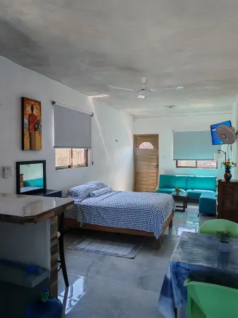 Fully equipped apartment in Puerto Progreso, 5 blocks from the beach.