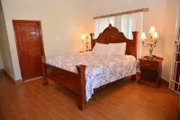 Spacious 7-bedroom villa with WiFi and AC in charming Hanover.