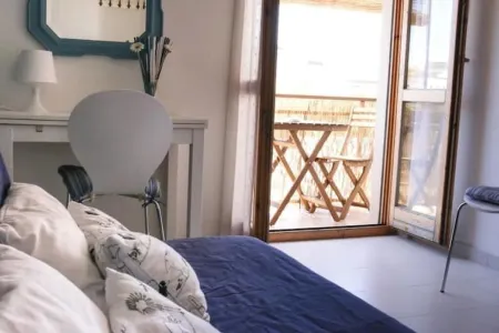 Blue apartment Alghero, within walking distance of the sea and the old town.