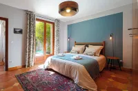 5 minutes from Monaco, large garden level in neo-Provencal villa, sea view Hotels in Beausoleil