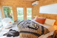 Cozy Adirondack Mountain Cottage with AC, WiFi