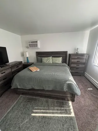 Chic 1-bedroom apartment with AC, fitness equipment in peaceful Warren