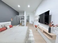 House of Flair: Modern Art Haven