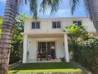 Tranquil and Spacious Townhouse-7 minutes to the beach Hotel a