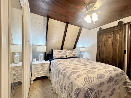 Float On Inn- Cabin at Kentucky Lake - Pet Friendly