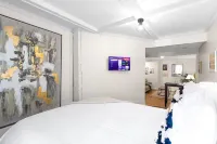 100 Year Old Southern Charmer ~HOT TUB~ Great Local