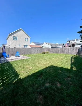 Tranquil 2-bedroom unit, Steps from the beach!