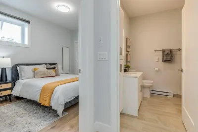 Exquisite Honeygold Apartment-2 Bedrooms Отели в г. 