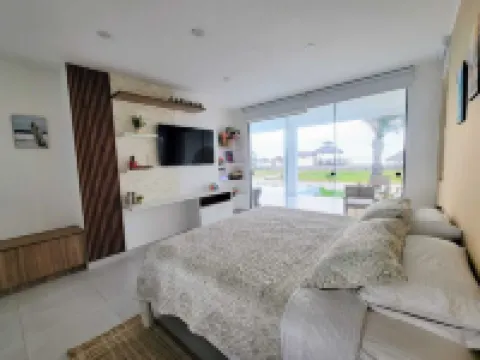 Hermosa Casa Frente AL MAR CON Piscina Privada Hotels in Chincha Province