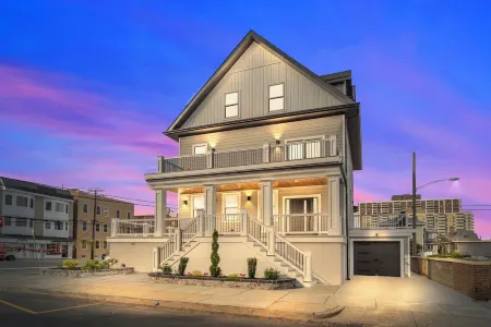 Beach Block! Luxory 7-bedroom house in Ventnor City with WiFi, AC