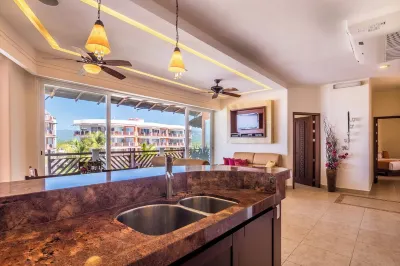 Breathtaking Beachfront Condo with luxurious amenities! Laguna de Manialtepec周辺のホテル
