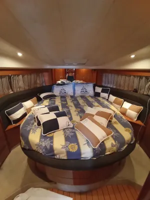 Bateau a Quai Entièrement Climatisé au Centre de L'île de la Guadeloupe