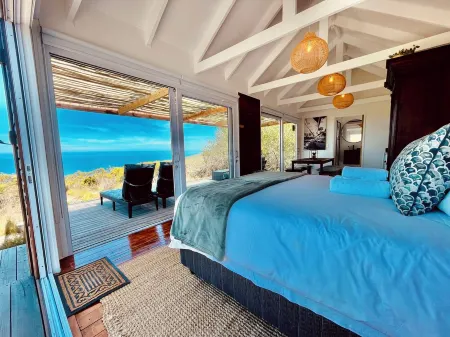 Clifftop Cabin with Ocean Views & Private Hikes