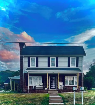 Charming farmhouse with fitness equipment & Wifi!