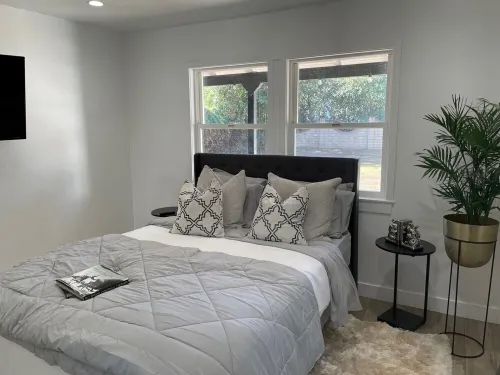 Charming 2-bedroom house in the heart of Tarzana located near the 101 freeway Hotels in Tarzana