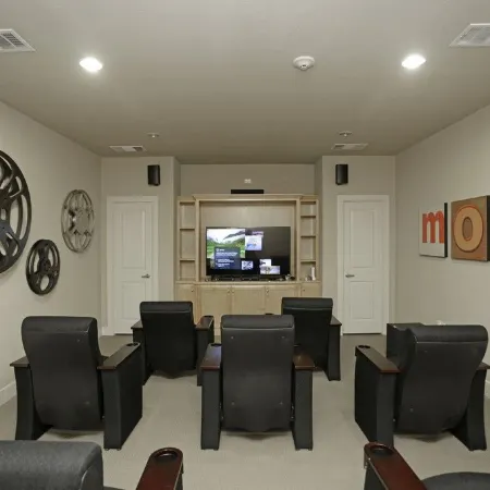 "Spacious 4-Bedroom Apartment in the Heart of Warrensburg near UCM!