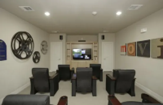 "Spacious 4-Bedroom Apartment in the Heart of Warrensburg near UCM!